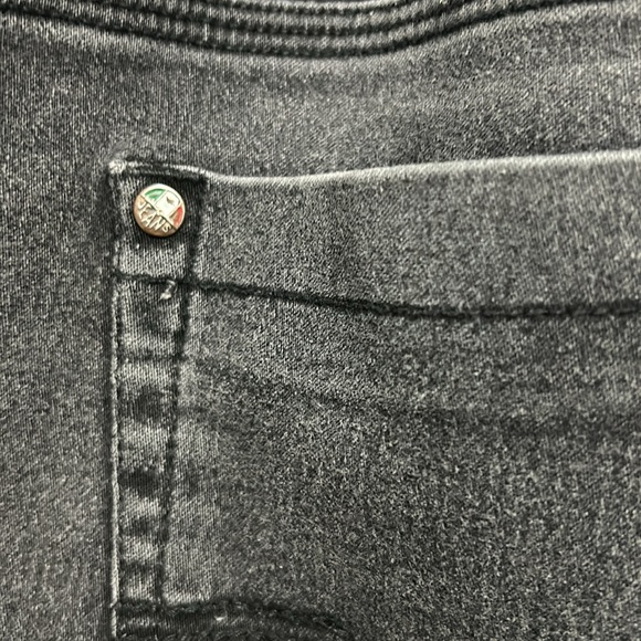 DIESEL jeans.  Size 44. Refer to measurements. - Picture 7 of 10